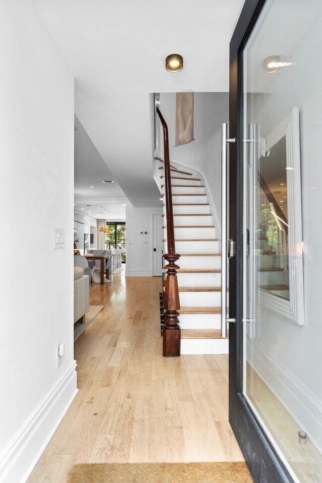 Building Photo - 634 Garden St