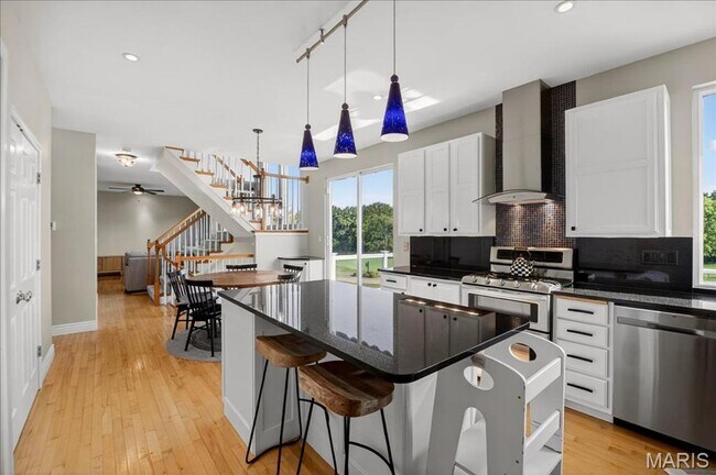 Building Photo - Golf Course Living