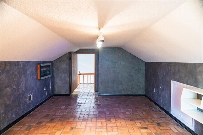 Building Photo - 3876 Higgins Rd