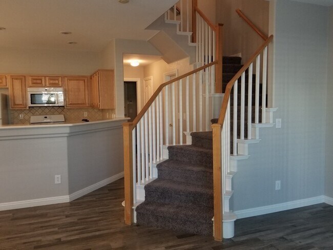Building Photo - ~~Beautiful Mountains Edge Townhome!  3 Bed, 2.5 Bath ~ New! New! New!