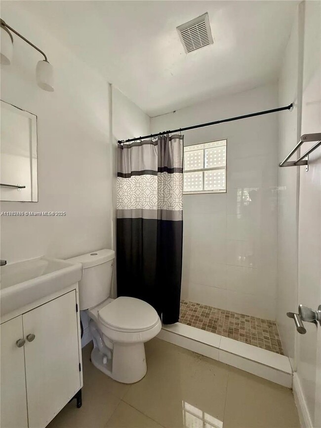 Building Photo - 551 NE 61st St