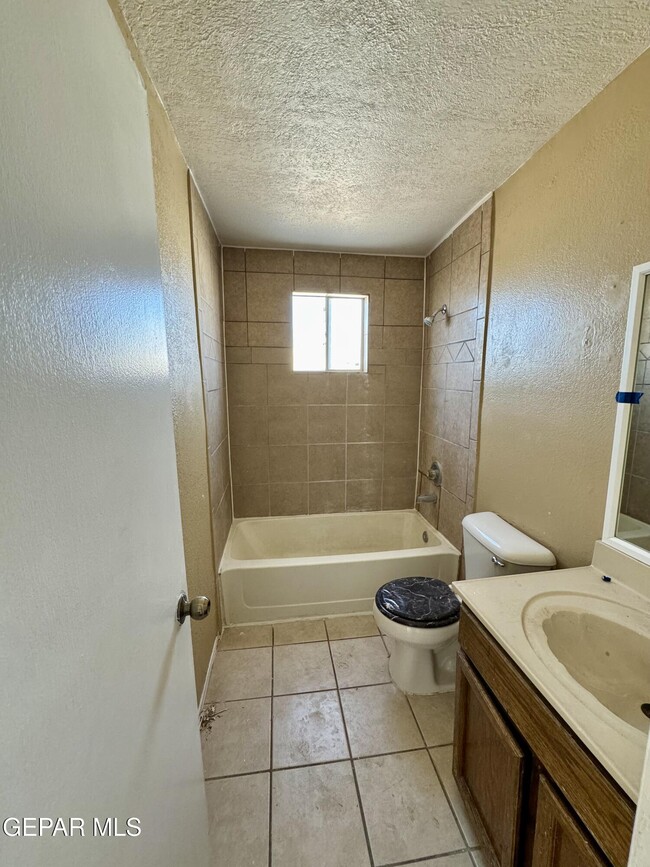 Building Photo - 943 Montera Rd