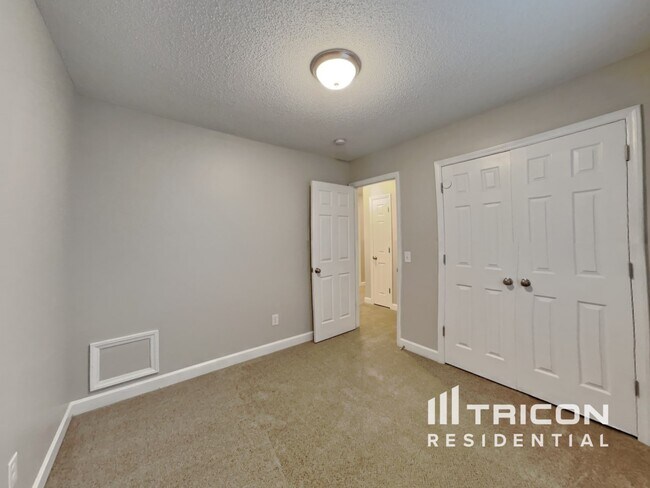 Building Photo - 750 Northview Dr