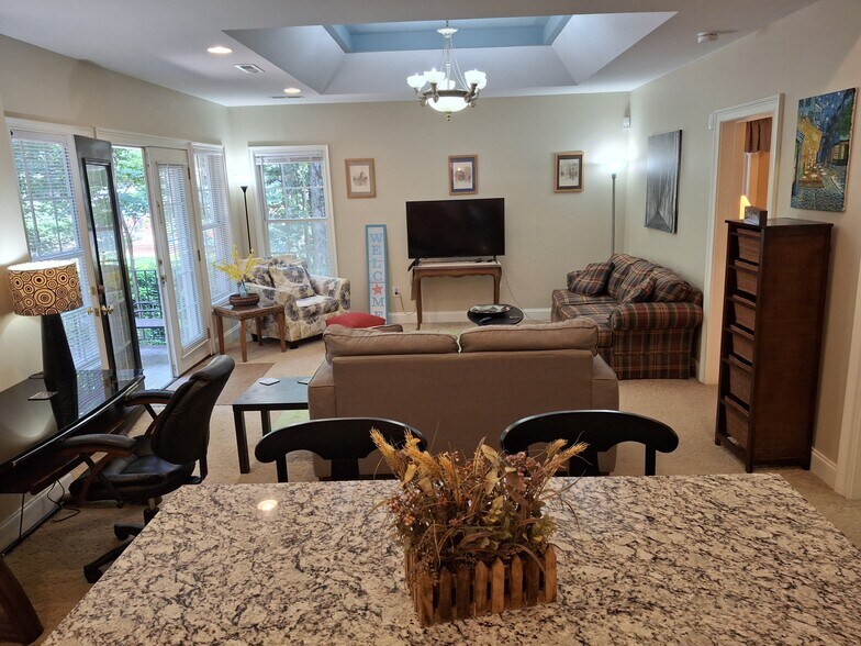 Building Photo - 203 Trinity Way