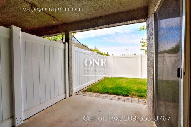 Building Photo - Rare vacancy opportunity in Turlock's finest and most desirable townhome complex!