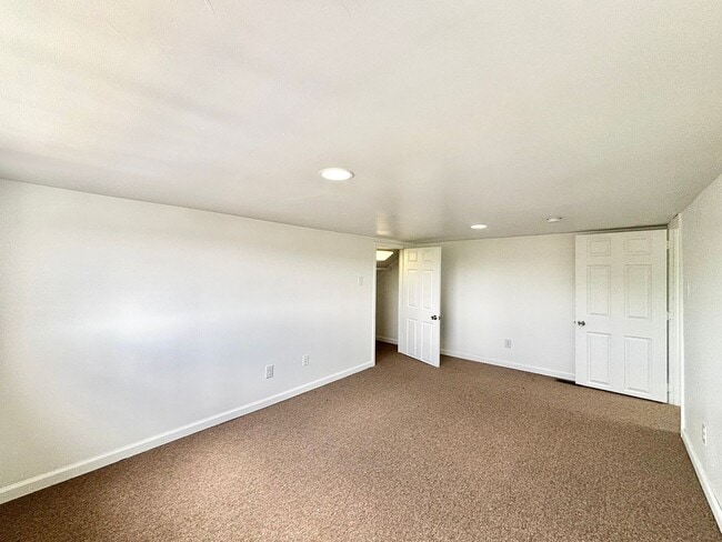 Building Photo - 507 Gaskill Ave
