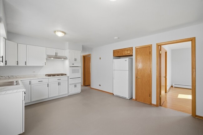 Building Photo - 8645 W Summerdale Ave