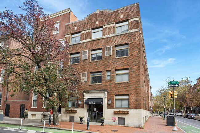 Building Photo - 319 S 10th St