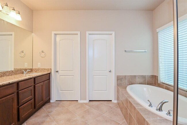 Building Photo - 11535 Elizabeth Brook Dr