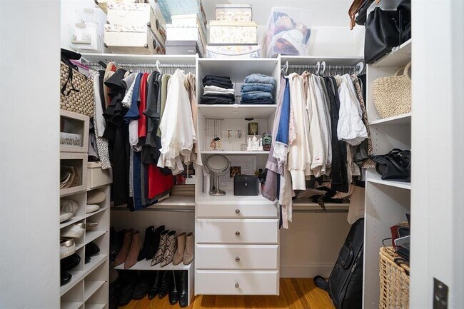 Building Photo - 822 Garden St