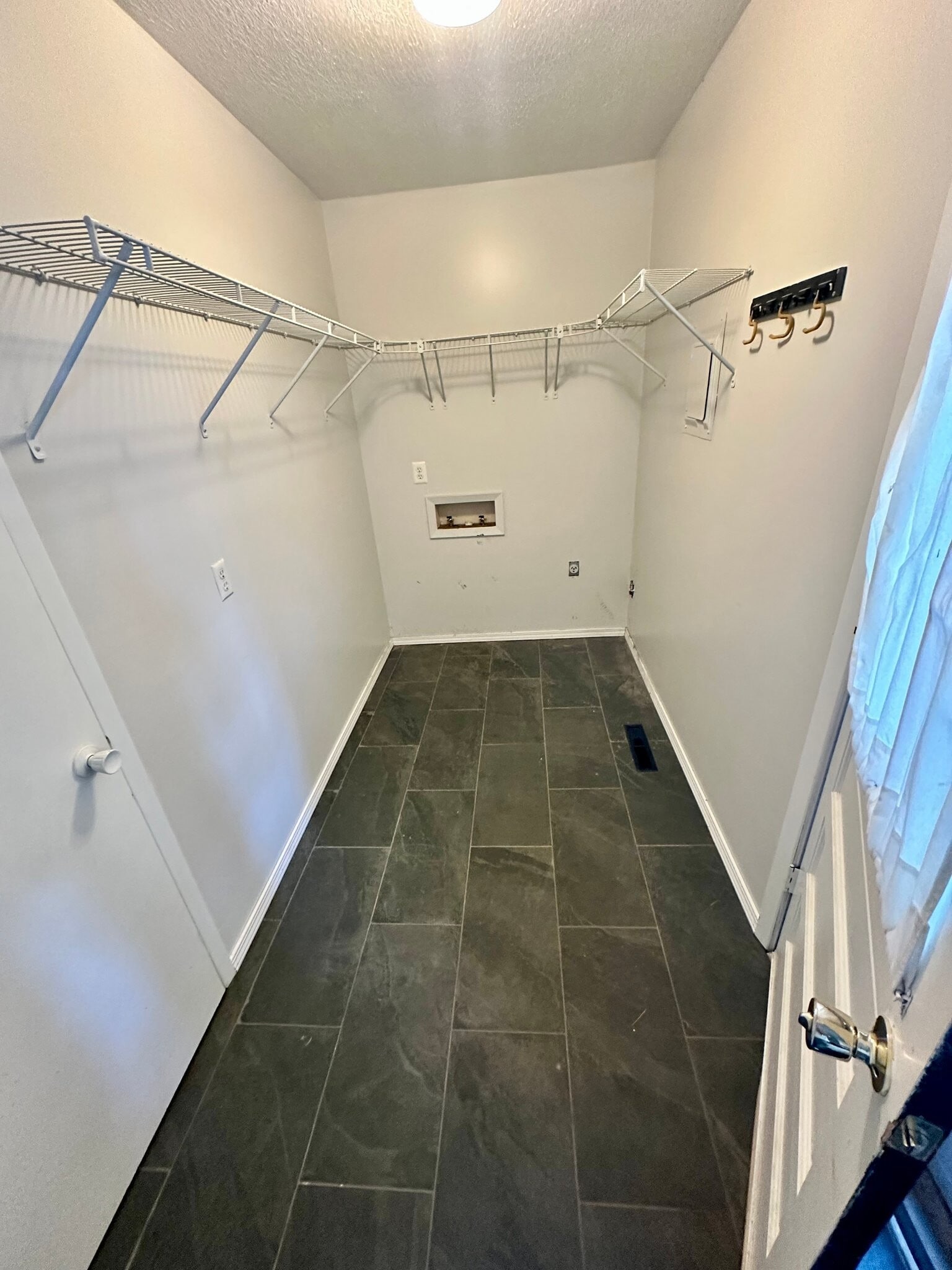 Building Photo - 717 Hillcrest Ave