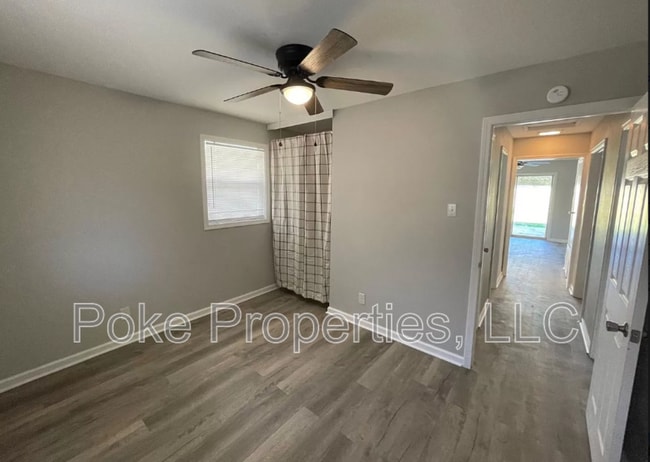 Building Photo - 1609 Clover Dr