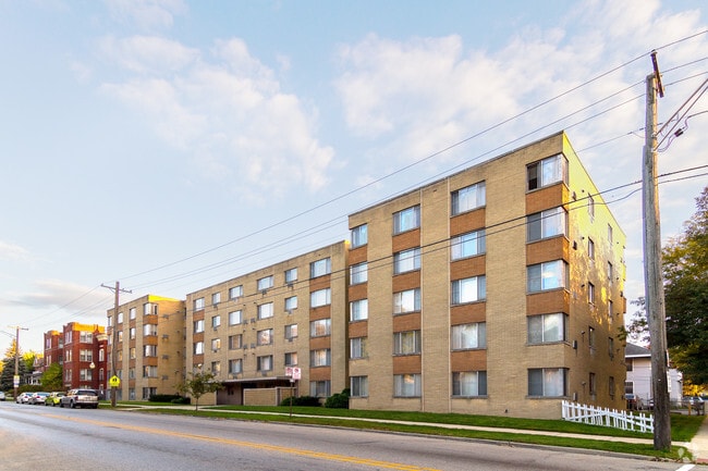 Building Exterior - Roseanne Apartments