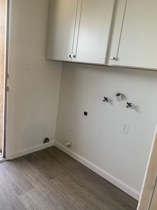 Building Photo - 2 BR 1.5 BA apartment