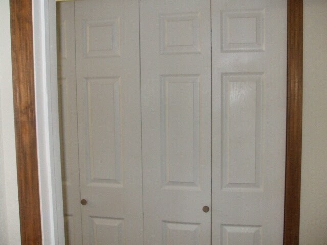 Bi-fold Laundry - 3 N Montague Ave
