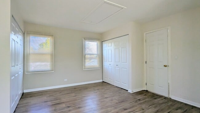 Building Photo - 650 Shining Water Dr