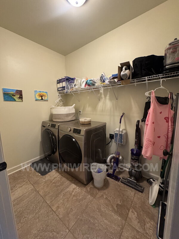 Building Photo - 303 Ponderosa Dr