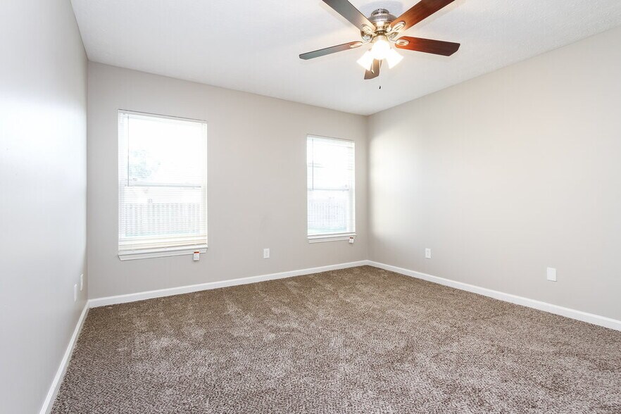 Building Photo - 10941 Minuteman Ct