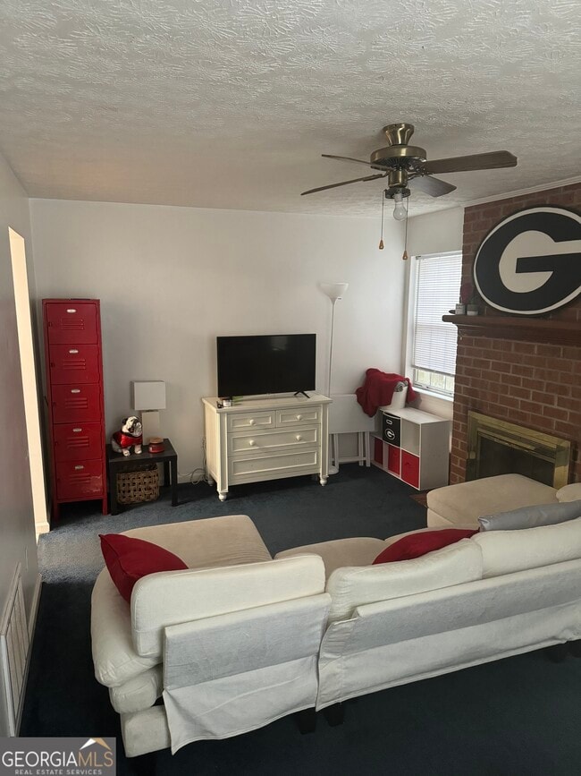 Building Photo - 103 Sleepy Creek Dr