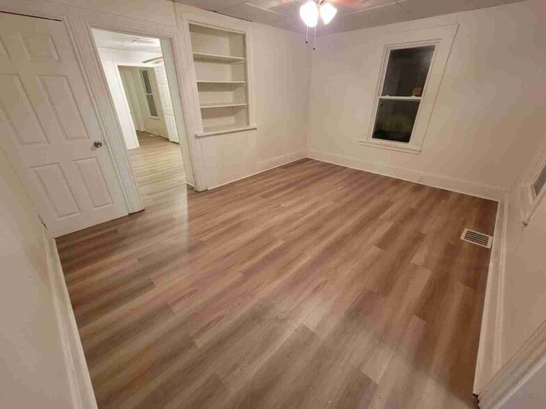 Building Photo - 324 S 4th St