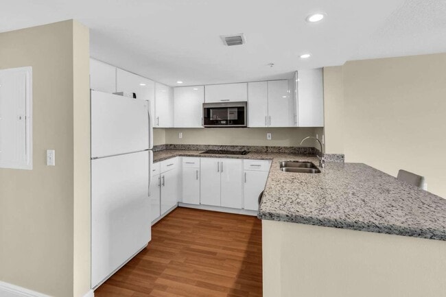 Building Photo - 3000 Coral Wy