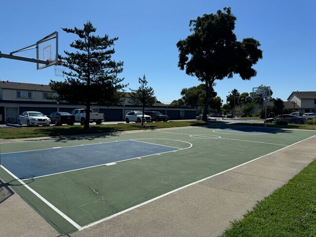 Building Photo - 2 Bedroom/1.5 Bathroom Townhouse Available in Union City!!