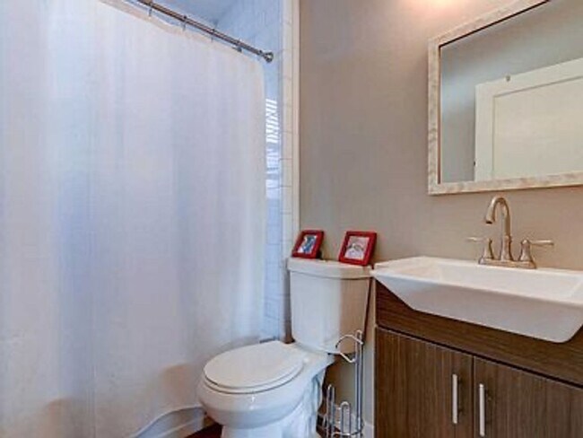 Building Photo - South Knox 3BR/2BA - TWO kitchens; great for roommates