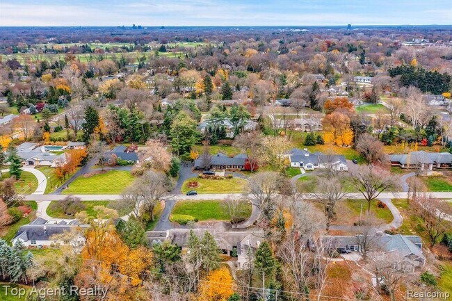 Building Photo - 5760 Snowshoe Cir