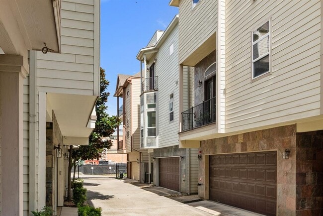 Building Photo - 2014 Sabine St