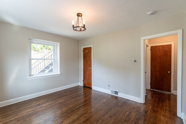 Building Photo - Rare 4 bed Gem in Marple Newtown