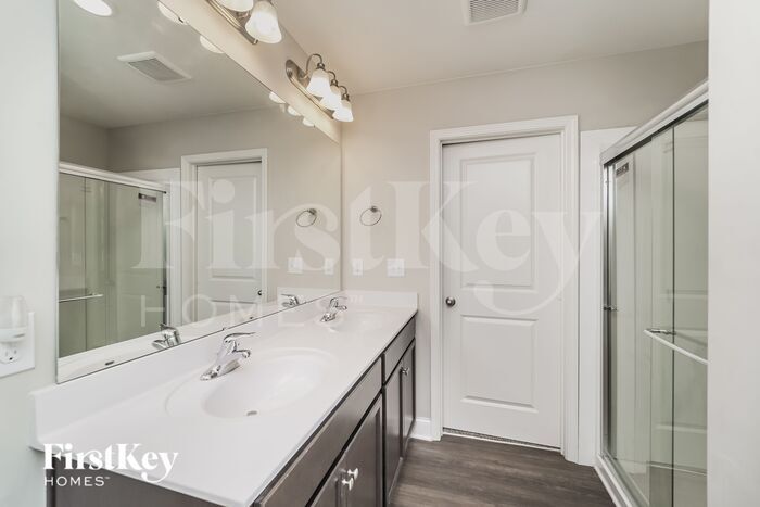 Building Photo - 9216 Evans Creek Ct