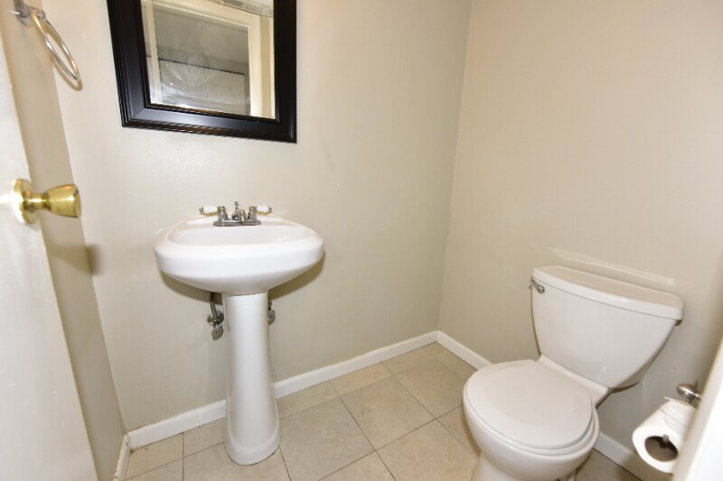 Building Photo - 1030 Galliton Ct