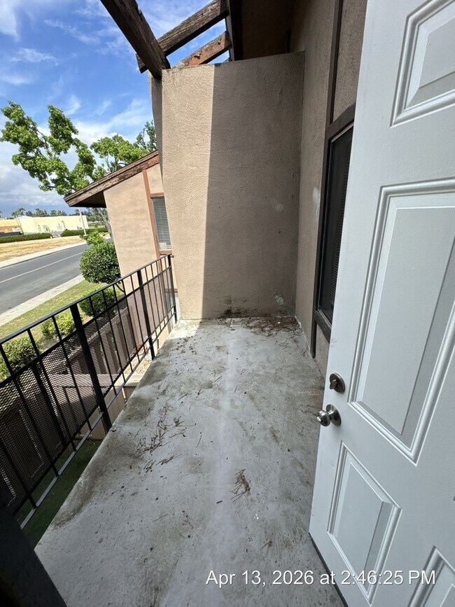 Building Photo - MOVE IN READY! 2 WEEKS OFF!! NO APP FEE! UPSTAIRS UNIT WITH BALCONY!