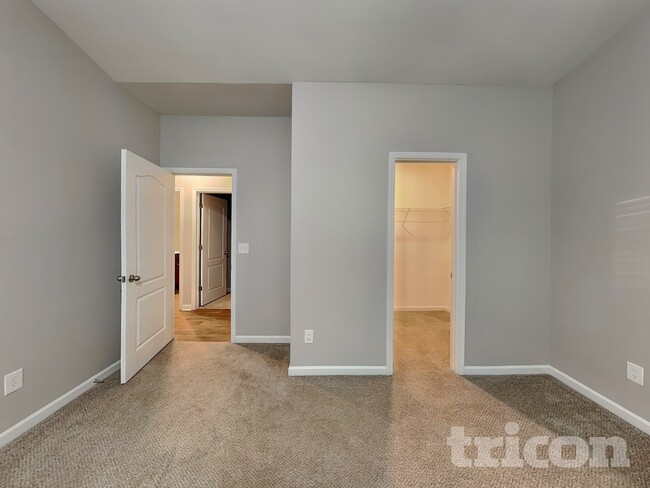 Building Photo - 1250 Aurora Glen Dr