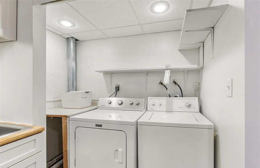 Laundry - 3435 Lowell Blvd