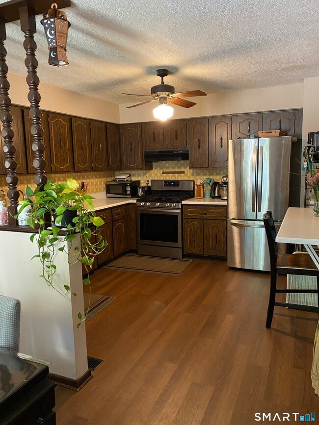 Building Photo - 630 Longfellow Dr