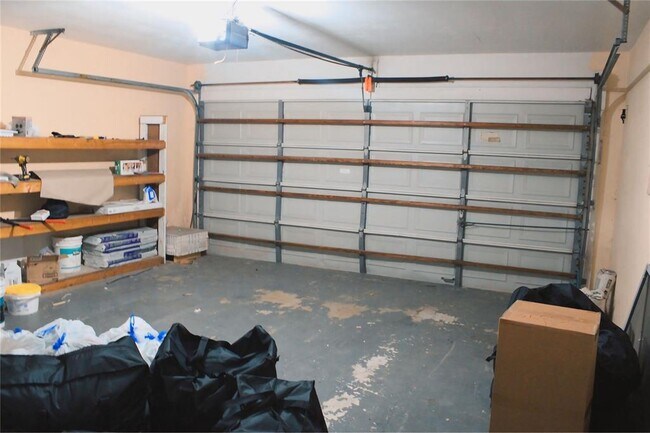 Building Photo - 8457 Sheraton Dr