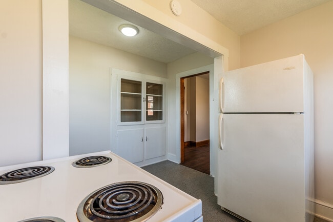 Building Photo - 610.5 Russell St