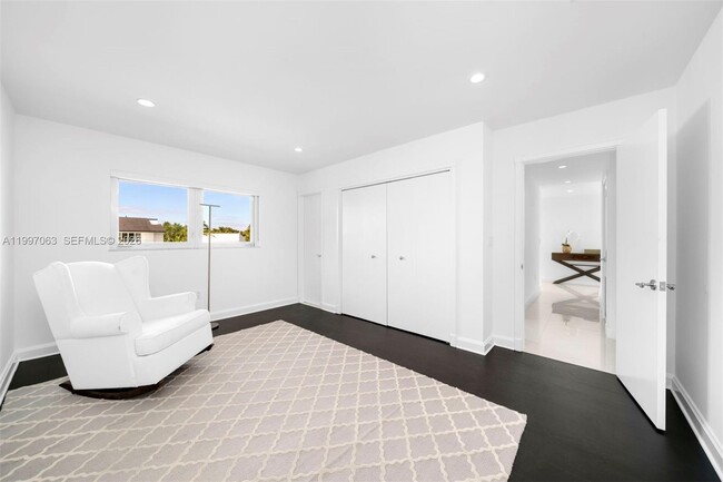 Building Photo - 6832 Sunrise Ct