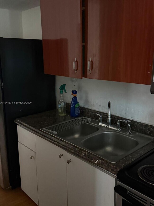 Building Photo - 2247 Simms St