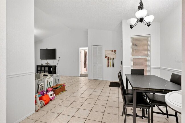 Building Photo - 5107 Deer Creek Dr