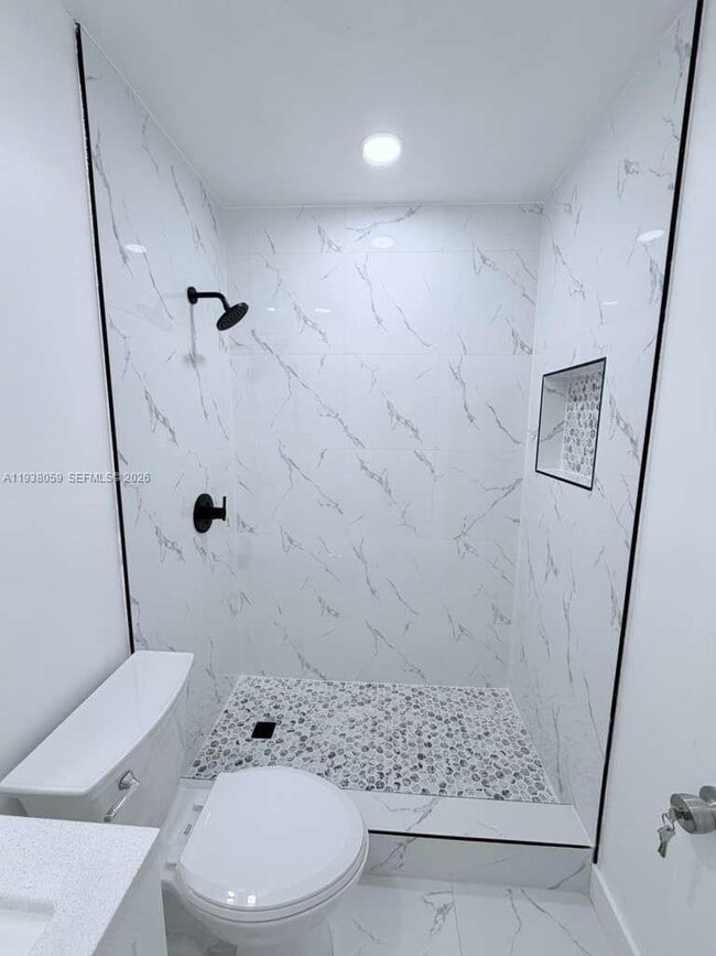 Building Photo - 134 SW 14th Ave