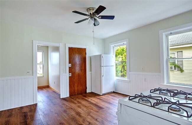 Building Photo - 139 Hunts Ave