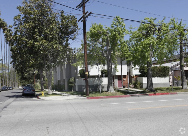 Primary Photo - 13055 Moorpark St