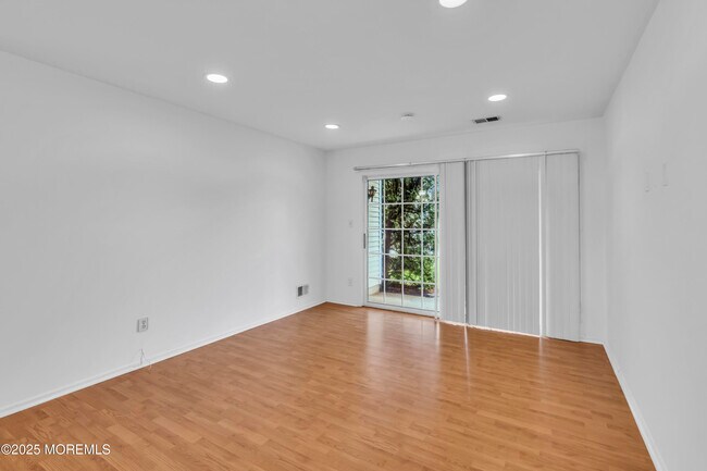 Building Photo - 237 Paddington Ct