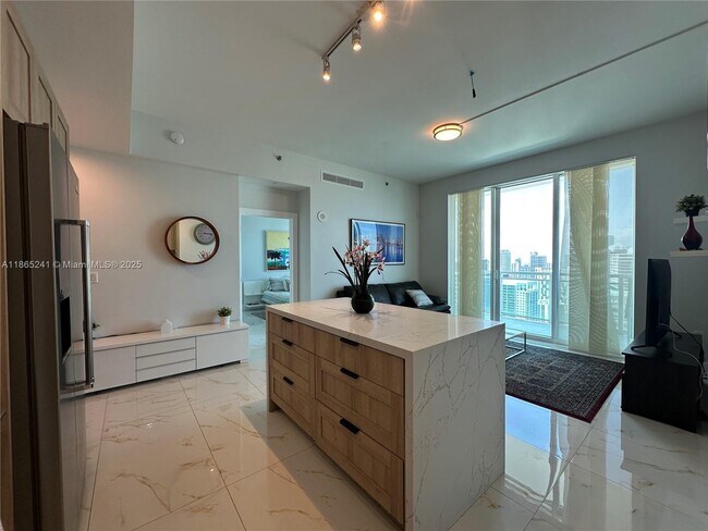 Building Photo - 950 Brickell Bay Dr