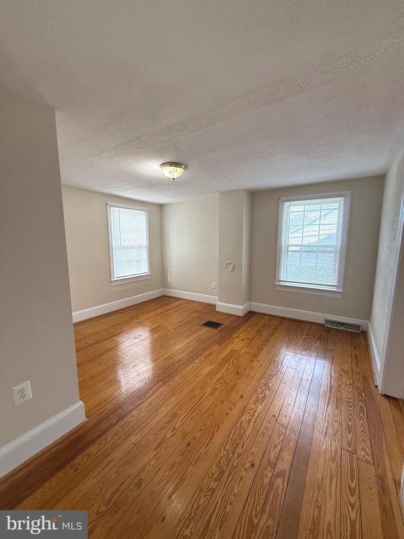 Building Photo - 422 Dunmore St