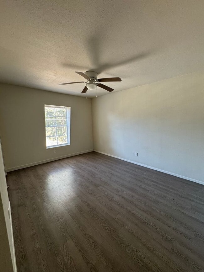 Building Photo - Spacious & Stylish Condo in Chateau DeVille – A Rare Find!