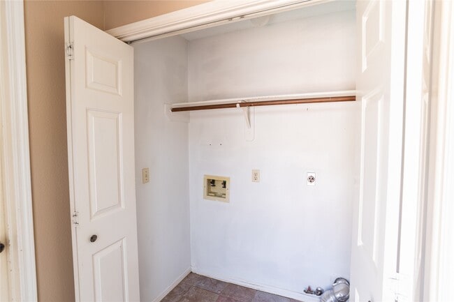 Building Photo - 4007 Spring Forest Dr