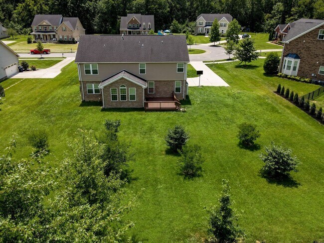 Building Photo - **RARE, EXECUTIVE HOME ON OVER HALF AN ACR...